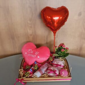 Caixa Mix com coração de pelúcia eu te amo