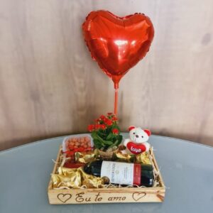 Caixa Mix com mini pelúcia e vinho