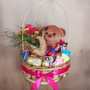 Cesta Ursinho, chocolates e flores